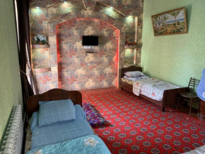 Mukharram GuestHouse in the neighborhood of The Registan Square 家族ゲストハウス